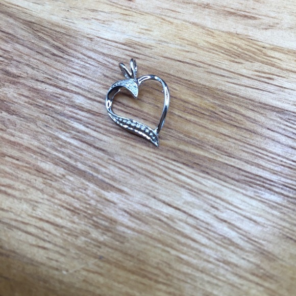10kt white gold heart pendant (new) - Picture 2 of 6